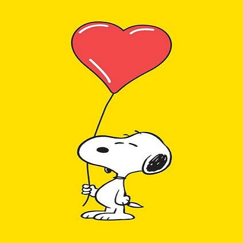 Snoopy Holding Heart Balloon