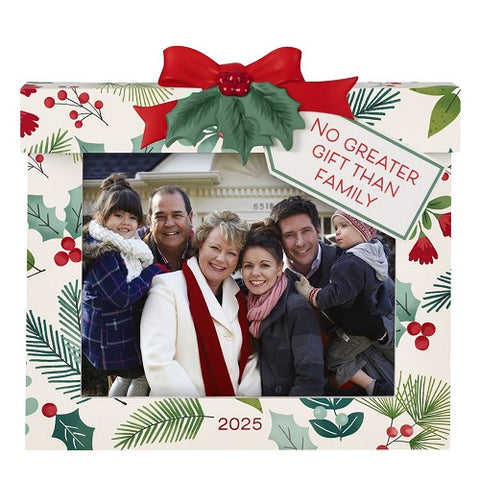 Hallmark Ornament : A Gift of Family